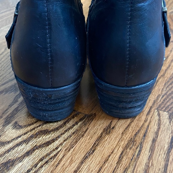 Black leather Born ankle boots, size 7.5. Excellent, barely worn condition. - Picture 5 of 12